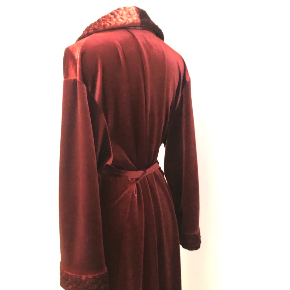 Elegant Velvet Maroon Robe - Picture 8 of 9